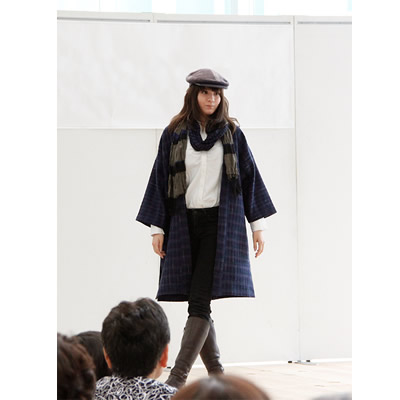 南部裂織ファッションショーの様子